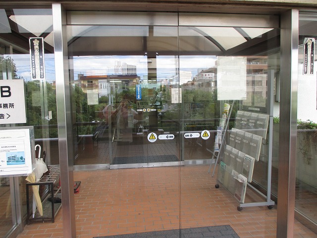 東京運輸支局建物入口