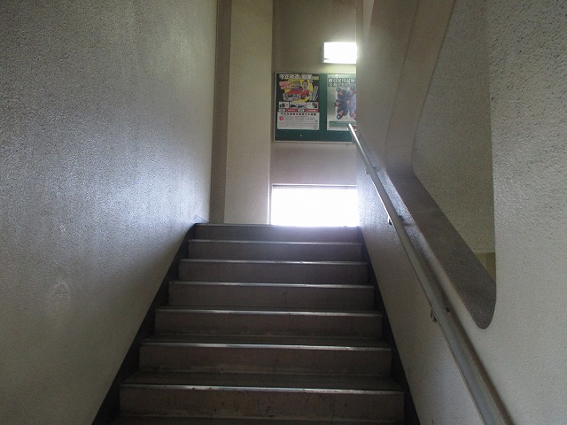 東京運輸支局輸送部門への階段